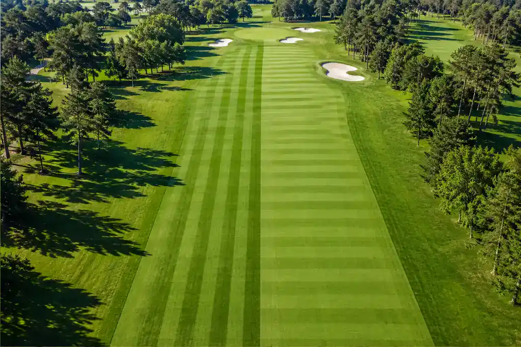 Mowing patterns on golf course